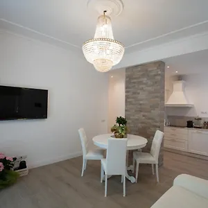 https://suite-imperiale-colosseo.it-romehotels.com