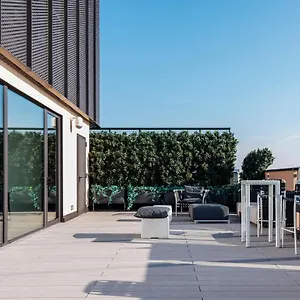https://easyhomes-central-tower.italymilanhotels.net